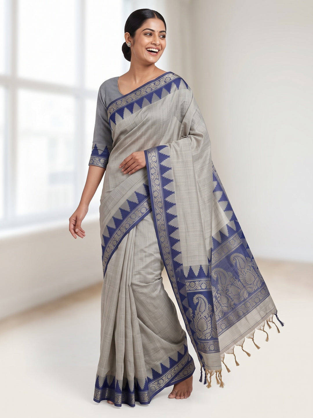 Ligth Grey Pure Silk Handloom Saree with Intricate Jacquard Weave - Image 4