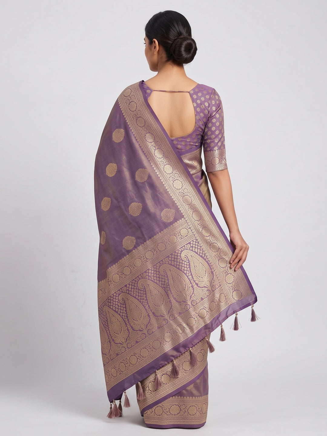 Lavender Pure Banarasi Silk Saree Adorned with Intricate Zari Butti Woven Detailing - Image 3