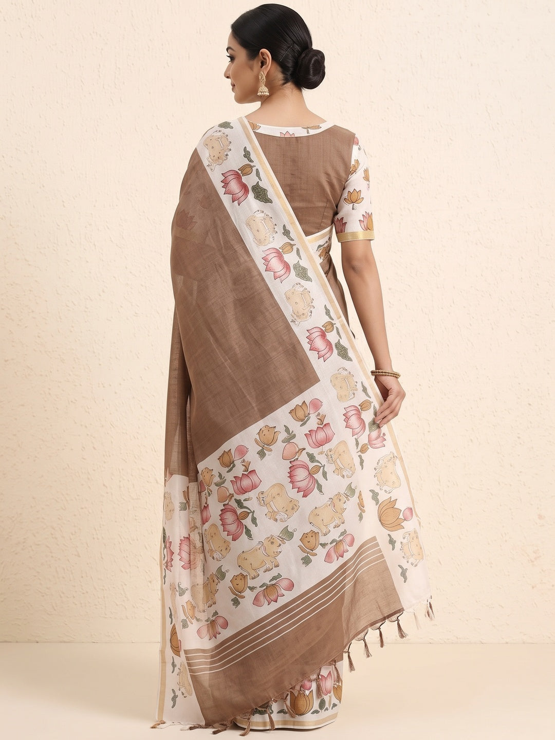 Elegant Chikoo Linen Saree with Lotus Border Print - Image 6