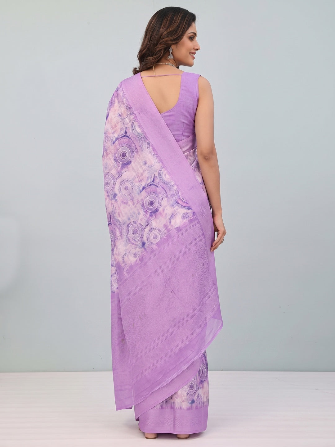 Lavender Digital Print Silk Blend Lucknowi Saree With Jacquard Woven Border & Rich Pallu - Image 2
