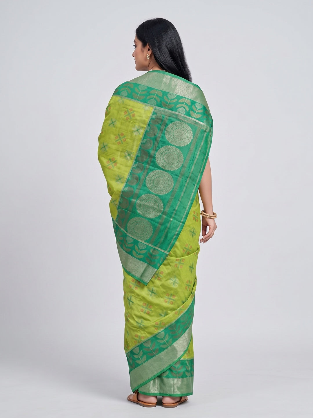 Radiant Green Silk Blend Saree Featuring Intricate Zari Weaving & Tassel Pallu - Image 2