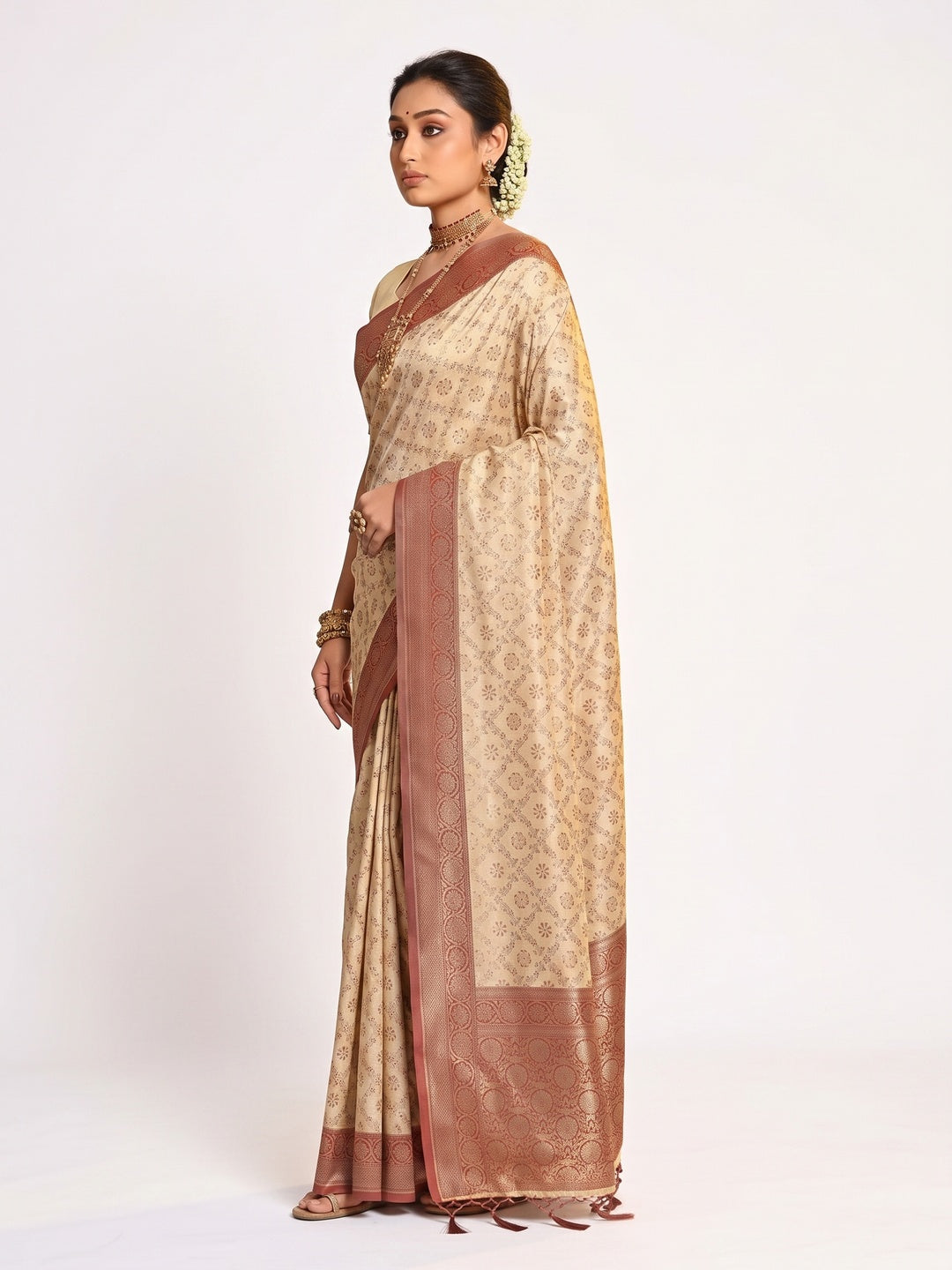Cream & Red Floral Woven Banarasi Silk Saree With Tassels - Image 3