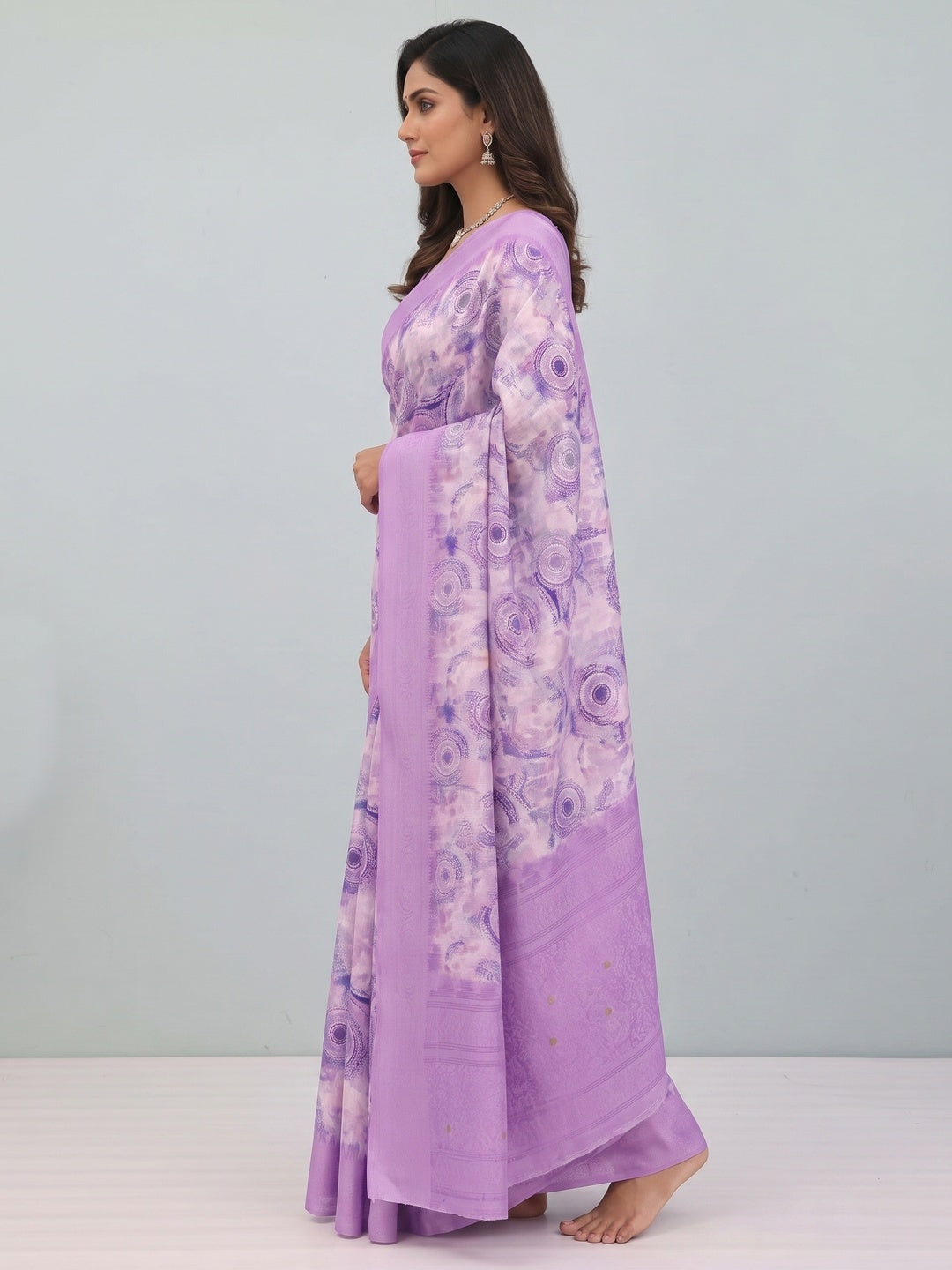 Lavender Digital Print Silk Blend Lucknowi Saree With Jacquard Woven Border & Rich Pallu - Image 3