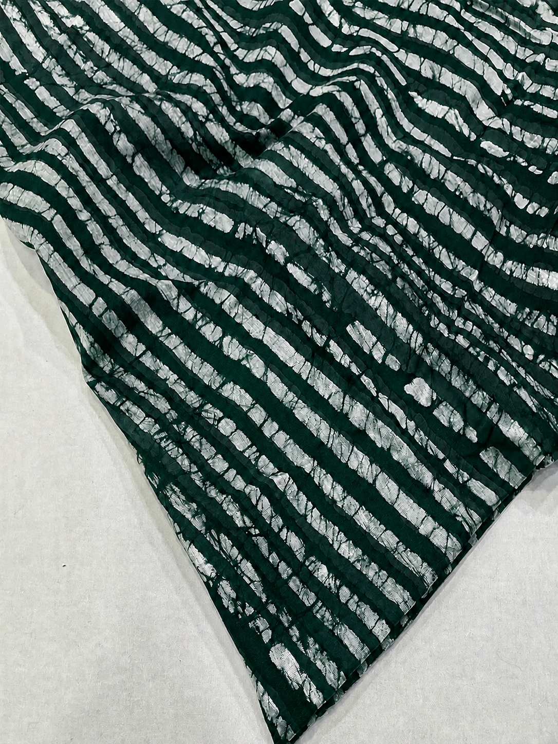Peachmode Deep Bottle Green Mul Cotton Mirror Work Saree - Image 4