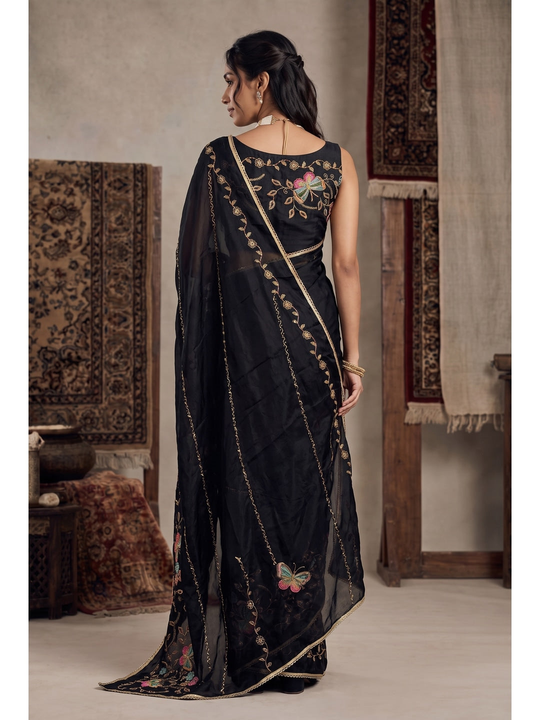Peachmode Black Floral Embroidered Star Georgette Saree - Image 2