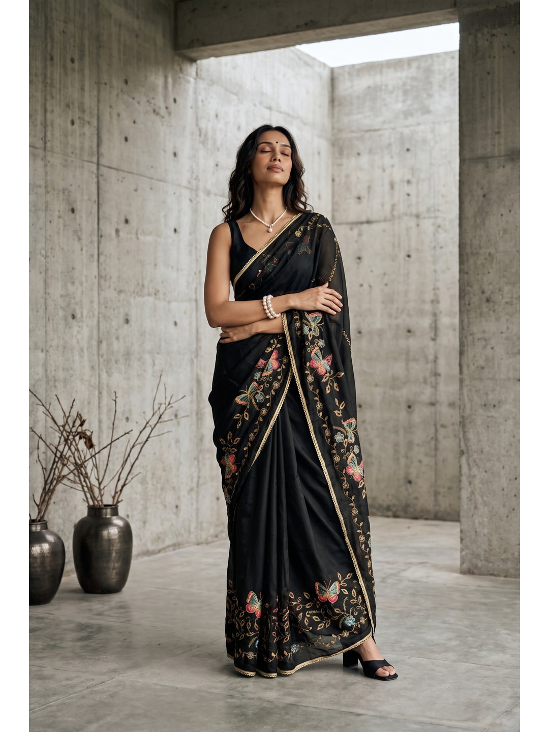 Peachmode Black Floral Embroidered Star Georgette Saree - Image 4