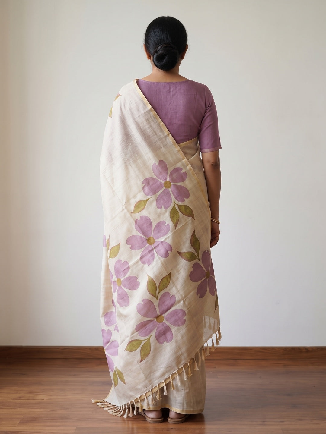 Peachmode Cream Purple Floral Printed Art Silk Saree - Image 4