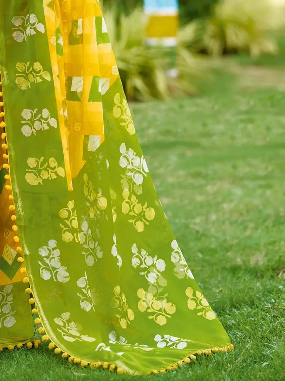 Peachmode Yellow Geometric Printed Linen Saree - Image 5