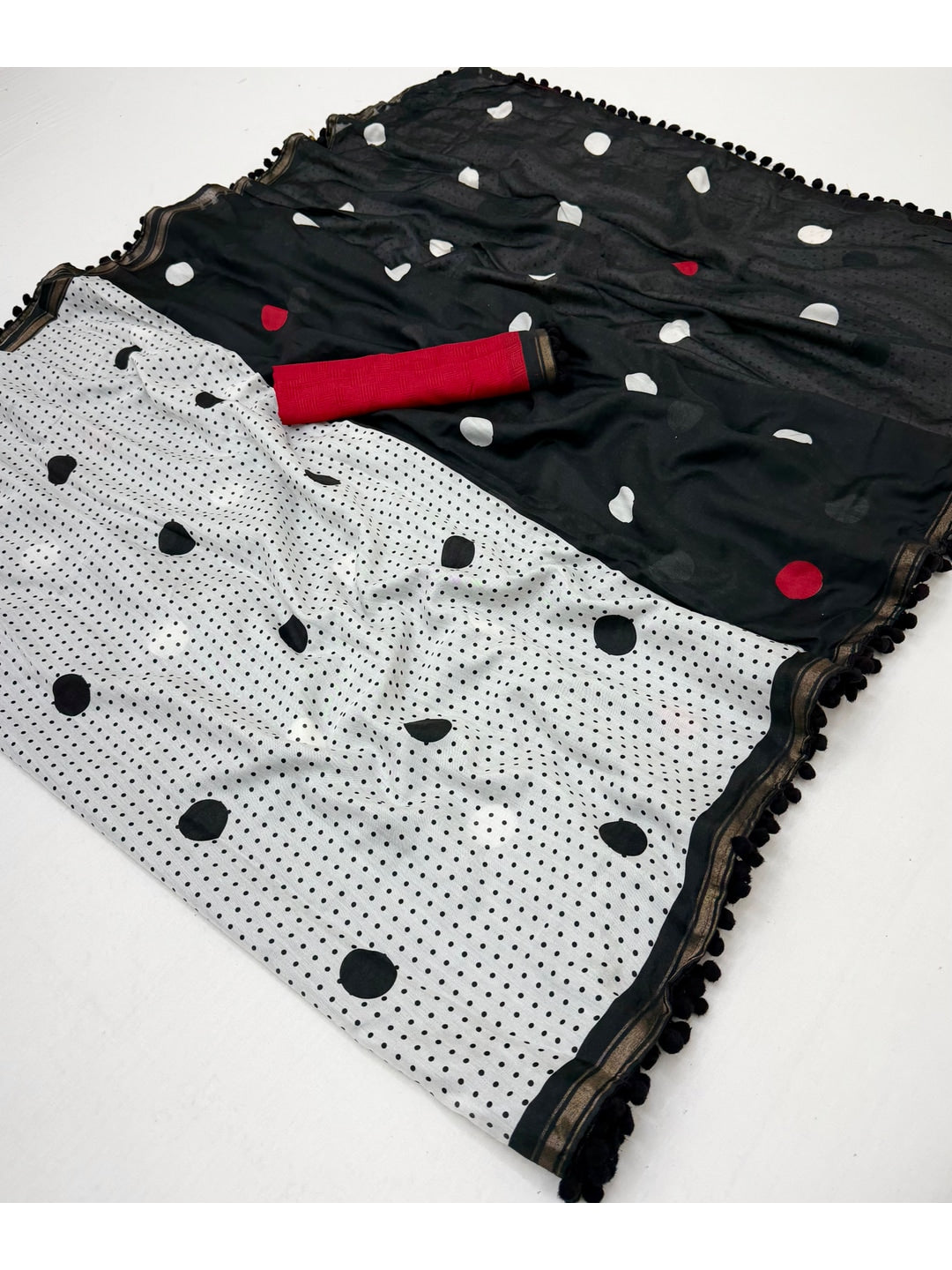 Peachmode Black Polka Dot Mul Cotton Saree with Blouse - Image 4