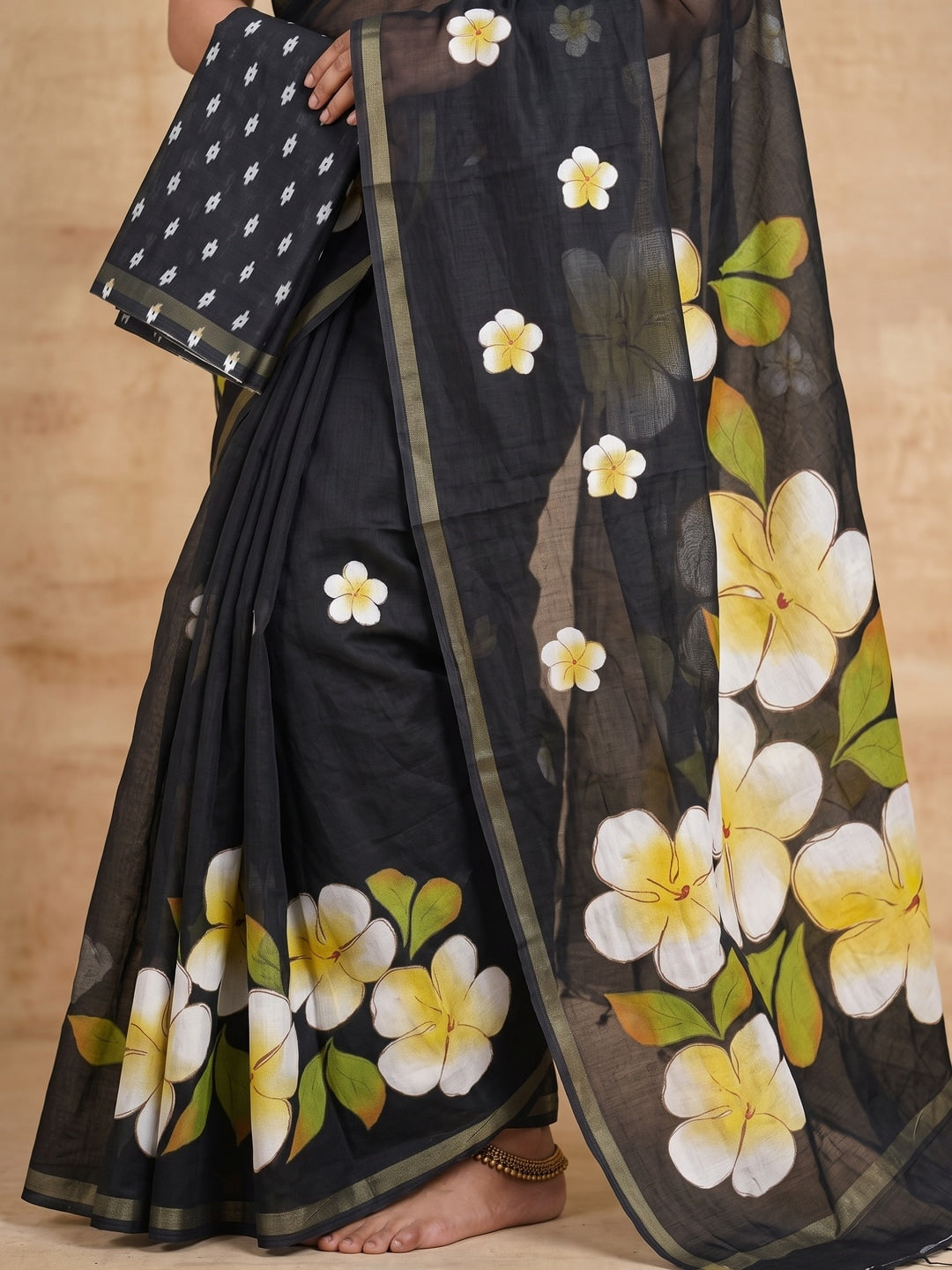 Black Floral Printed Mul Cotton Saree with Printed Blouse - Image 5