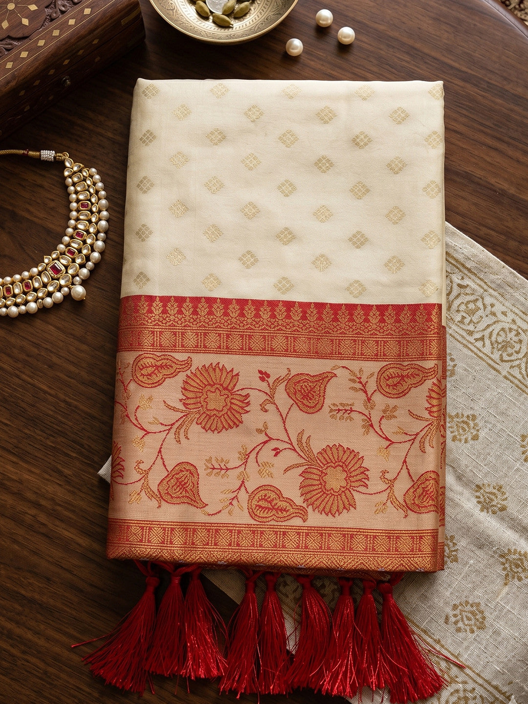 Peachmode Off White Silk Blend Woven Saree - Image 4