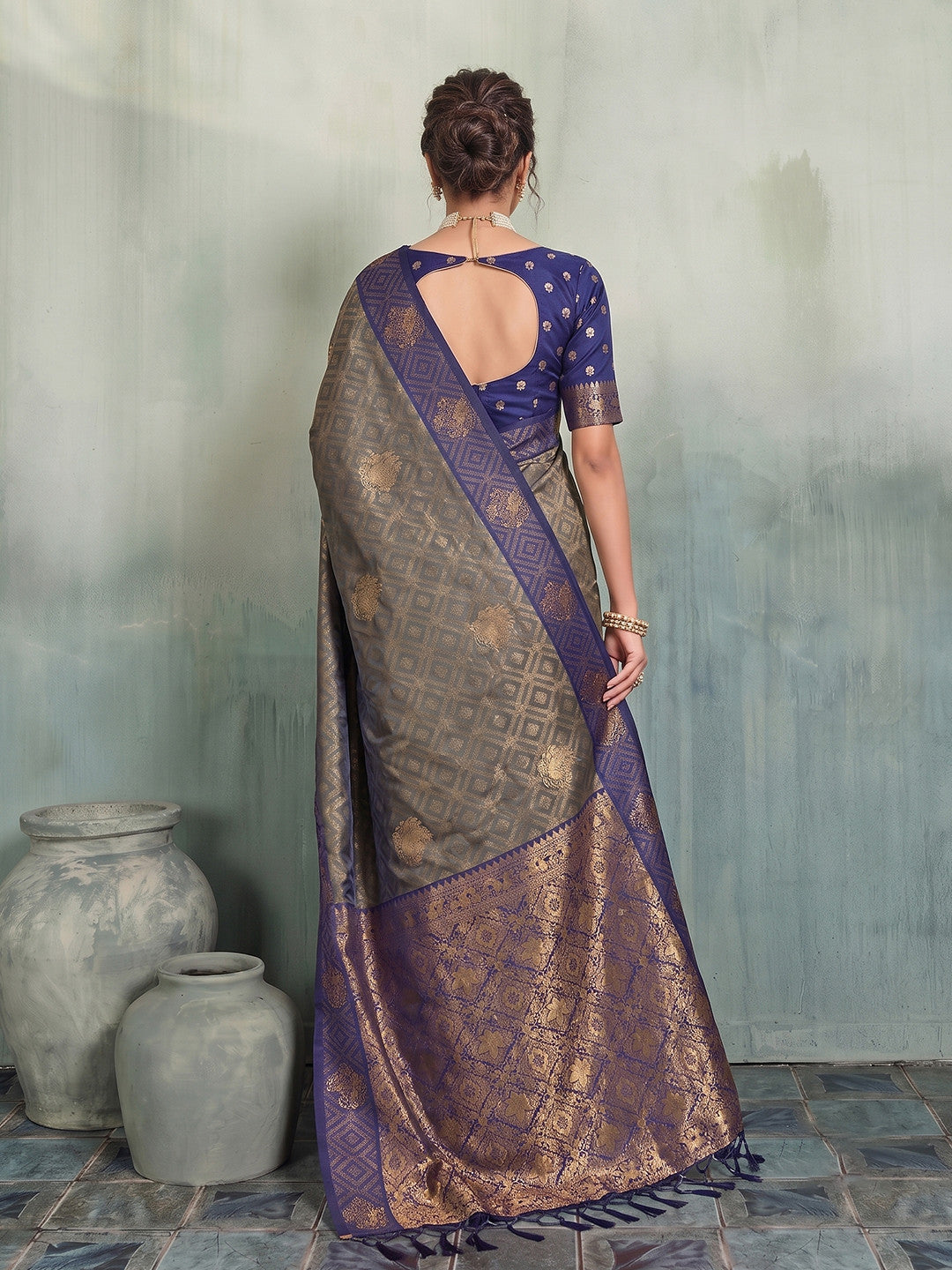 Peachmode Grey Silk Blend Woven Saree - Image 3