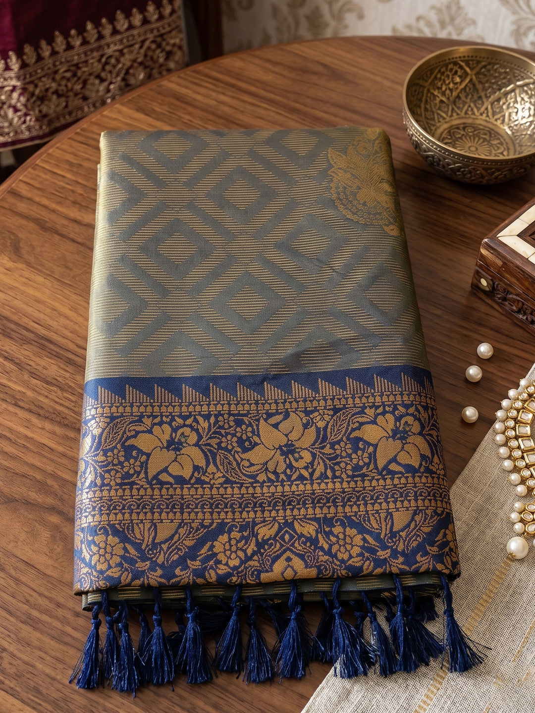 Peachmode Grey Silk Blend Woven Saree - Image 4