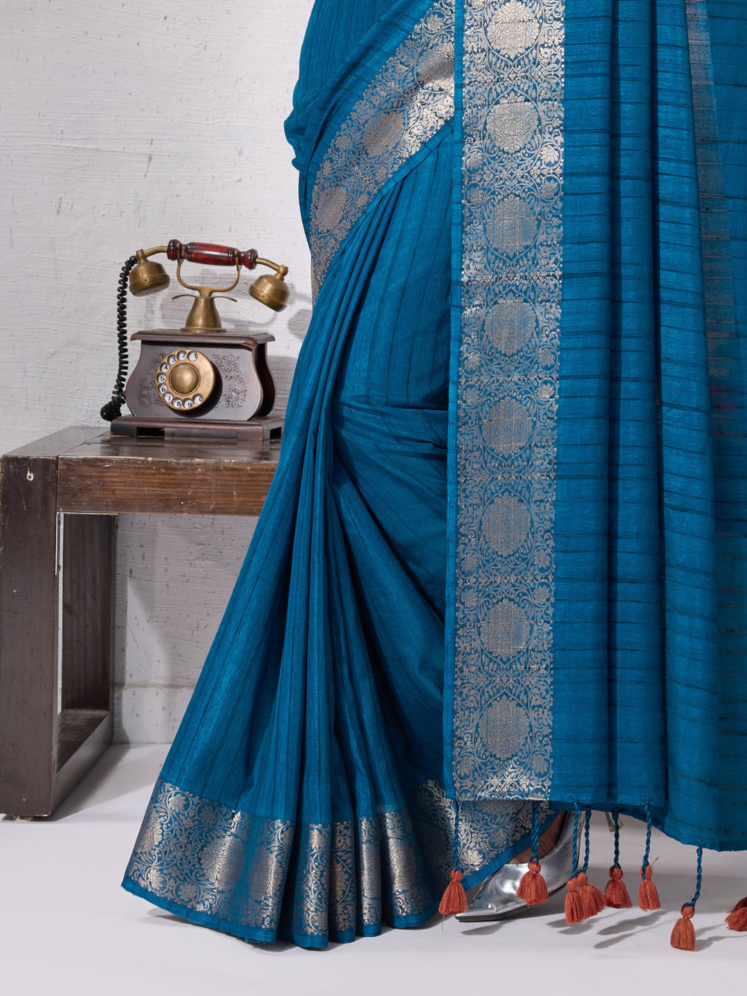 Peachmode Blue Chiffon Foil Border Saree - Image 5