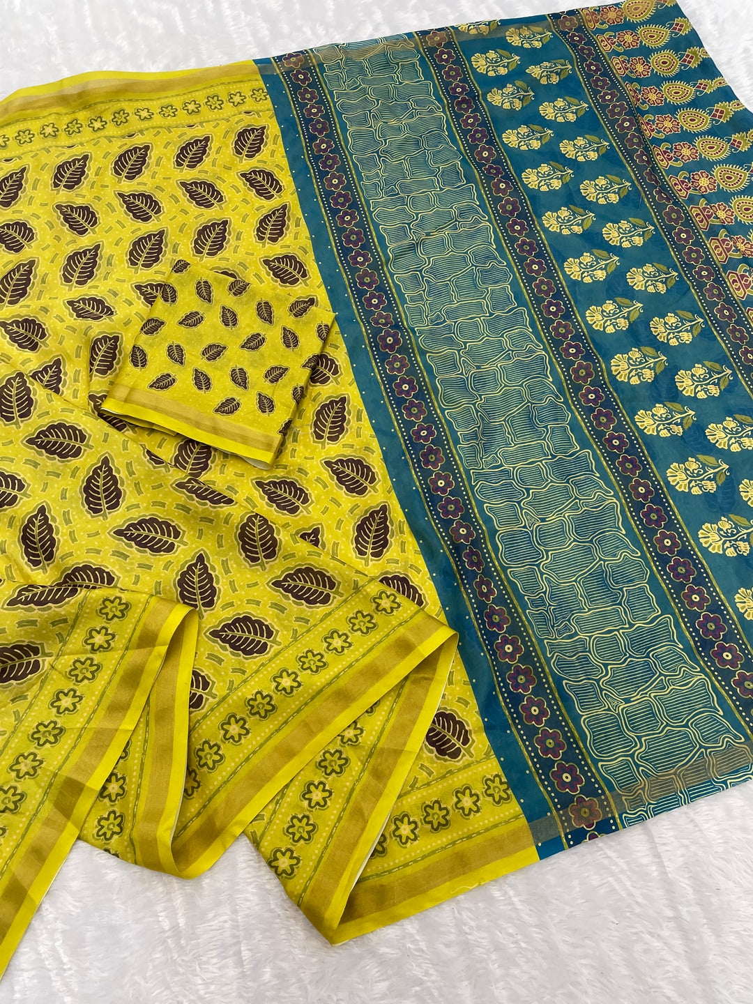Peachmode Yellow Ajrak Printed Mul Cotton Saree - Image 2