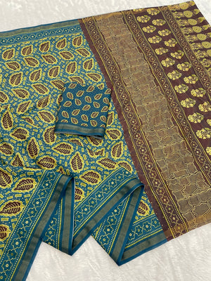 Peachmode Turquoise Ajrak Printed Mul Cotton Saree - Image 2