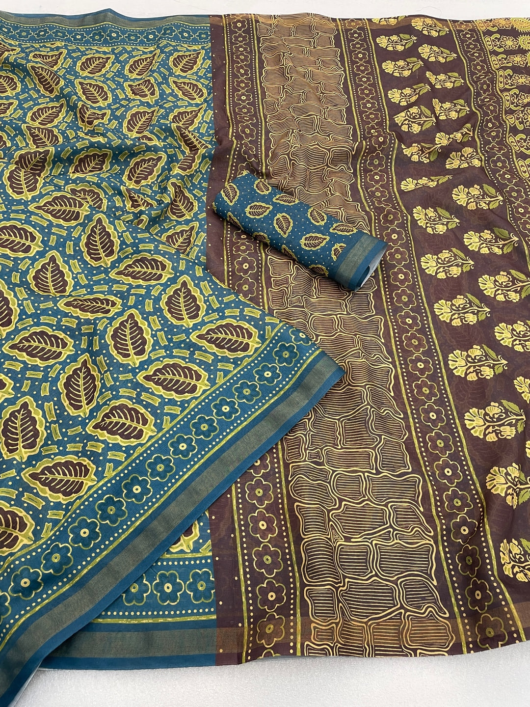 Peachmode Turquoise Ajrak Printed Mul Cotton Saree - Image 5