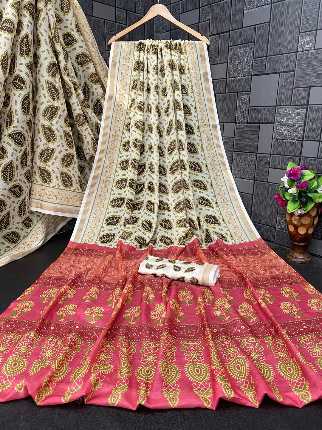 Peachmode White Ajrak Printed Mul Cotton Saree - Image 4