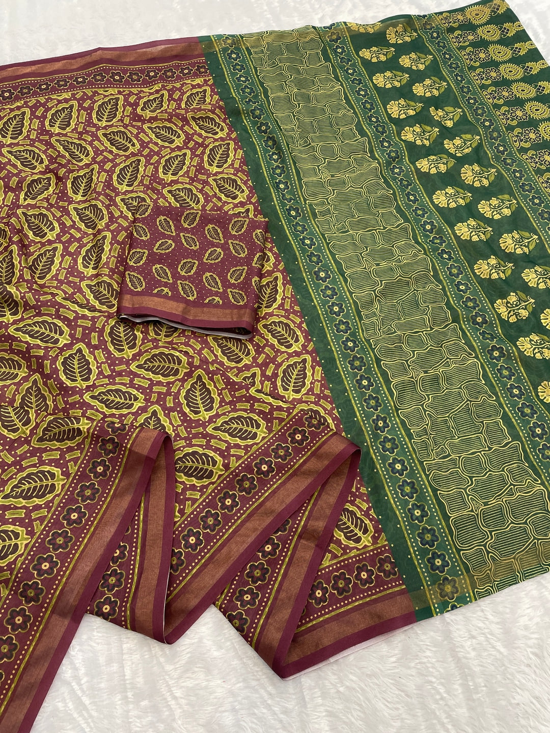 Peachmode Wine Ajrak Printed Mul Cotton Saree - Image 3