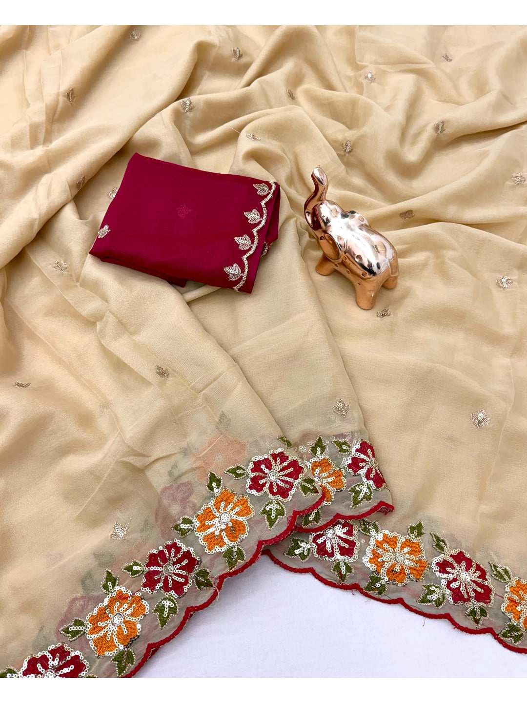 Peachmode Cream Floral Embroidered Georgette Saree - Image 3