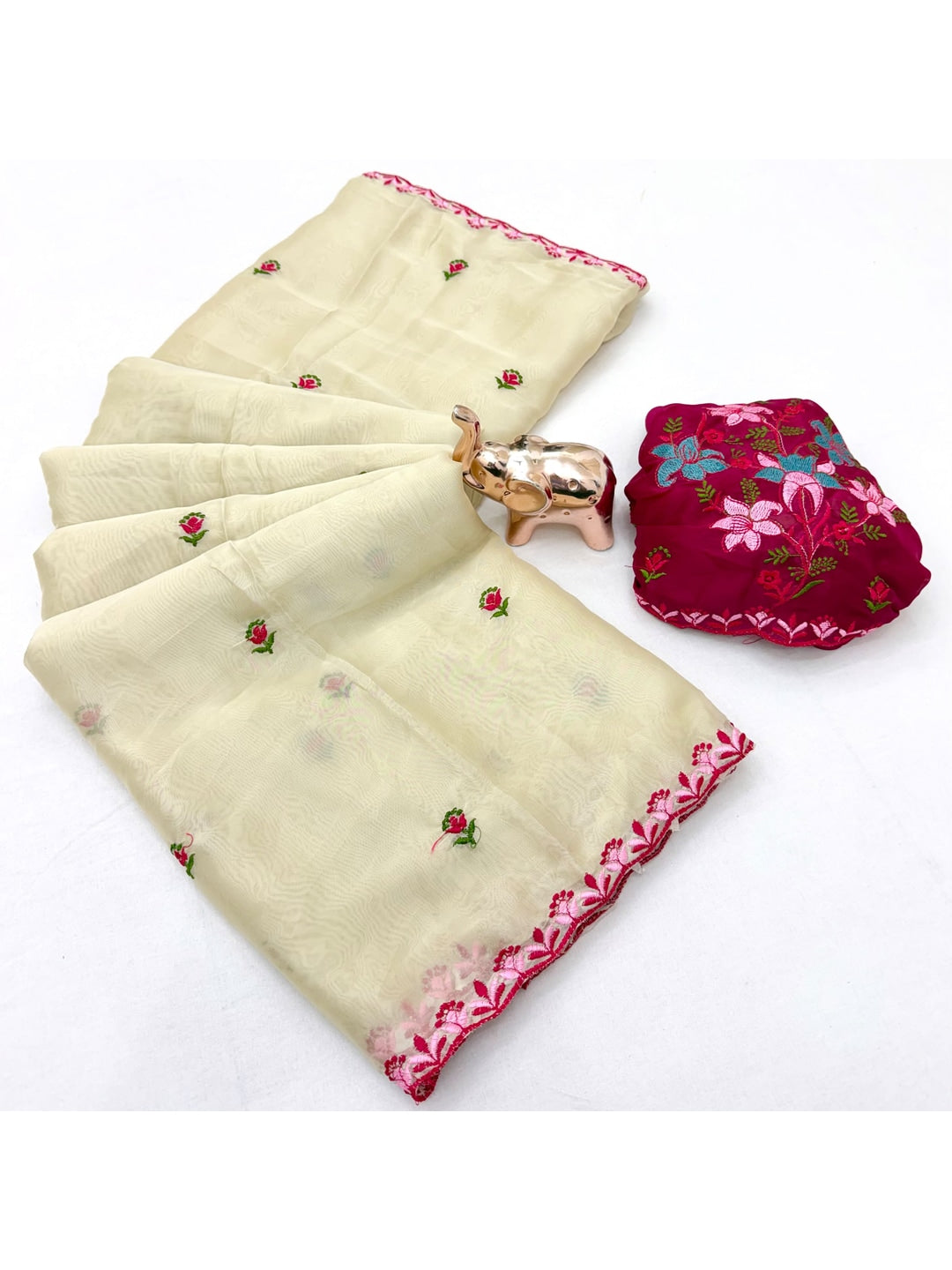 Peachmode Cream Rose Floral Embroidered Viscose Rangoli Saree - Image 4