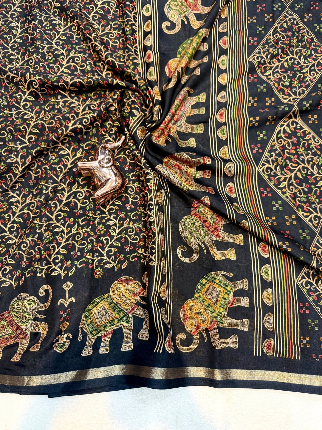 Peachmode Black Elephant Motif Digital Printed Tussar Silk Saree - Image 4