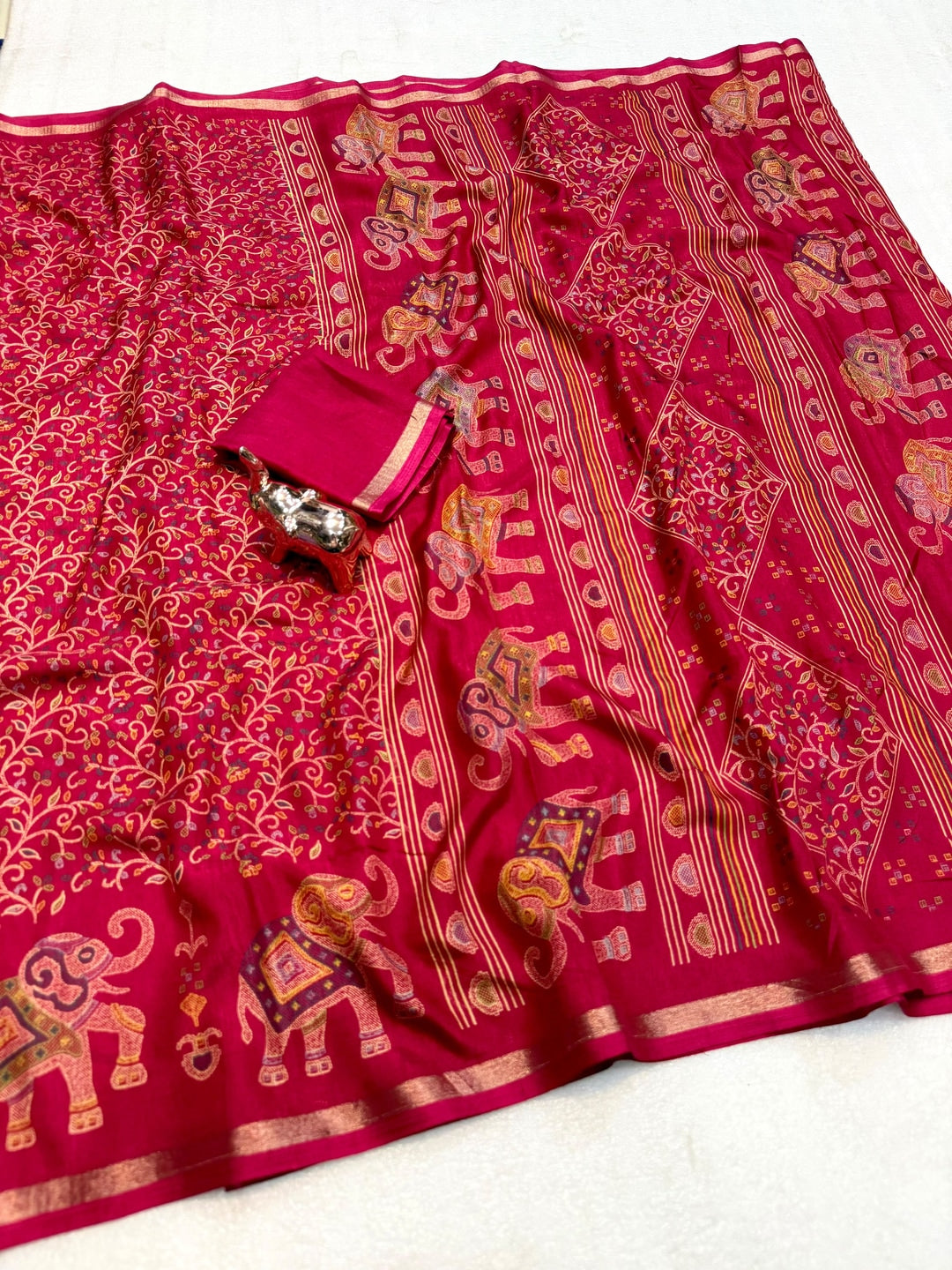 Peachmode Pink Elephant Motif Digital Printed Tussar Silk Saree - Image 3