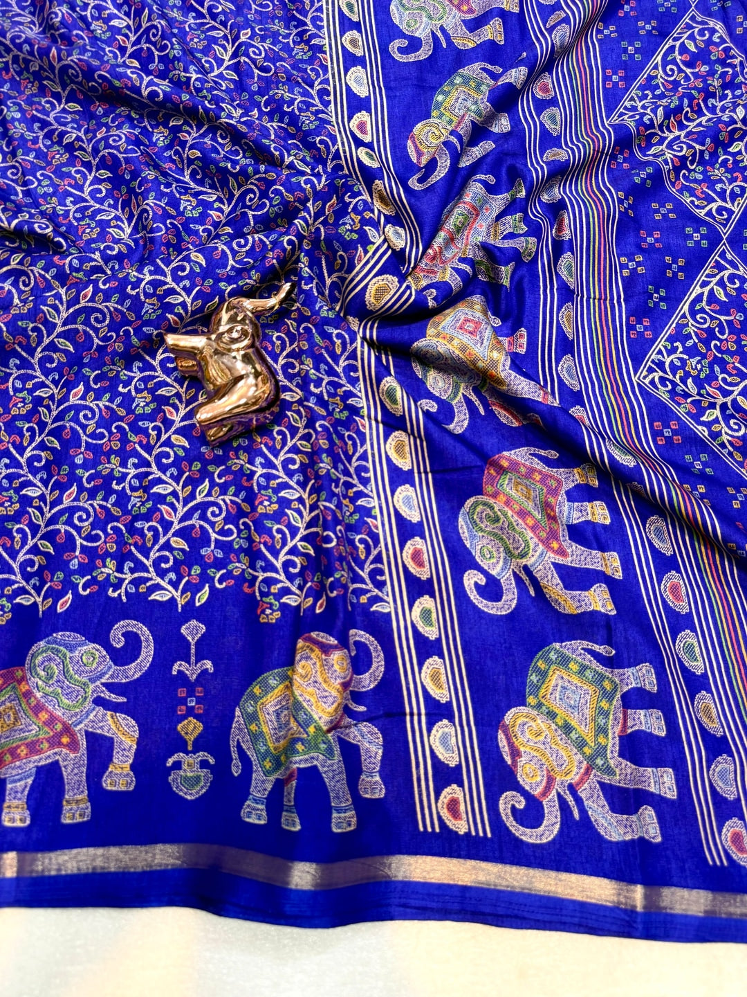 Peachmode Royal Blue Elephant Motif Digital Printed Tussar Silk Saree - Image 4