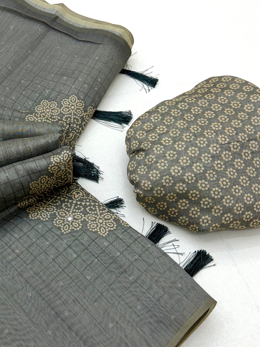 Peachmode Grey Bandhani Mirror Work Linen Saree - Image 4