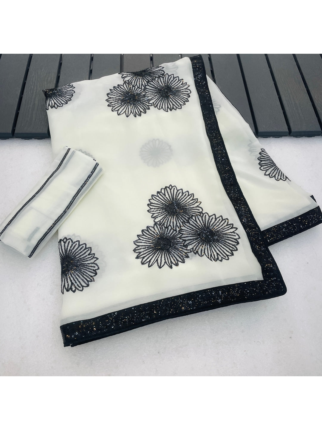 Peachmode Off White Floral Sequin Georgette Saree With Blouse - Image 4