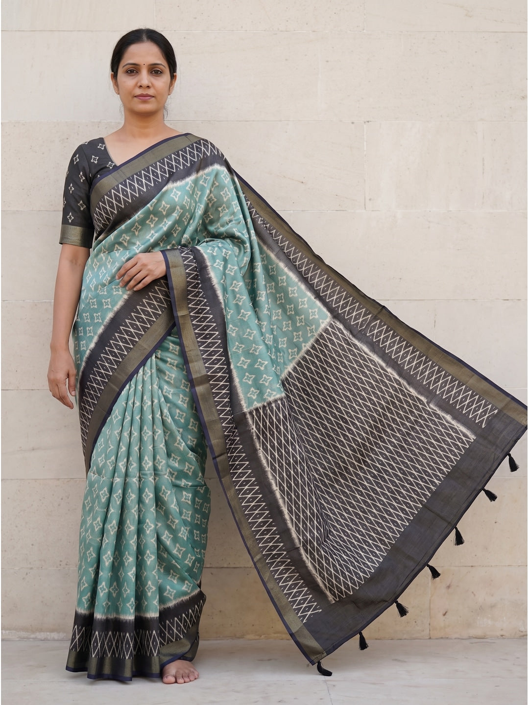 Peachmode Turquoise Digital Printed Silk Blend Saree - Image 1