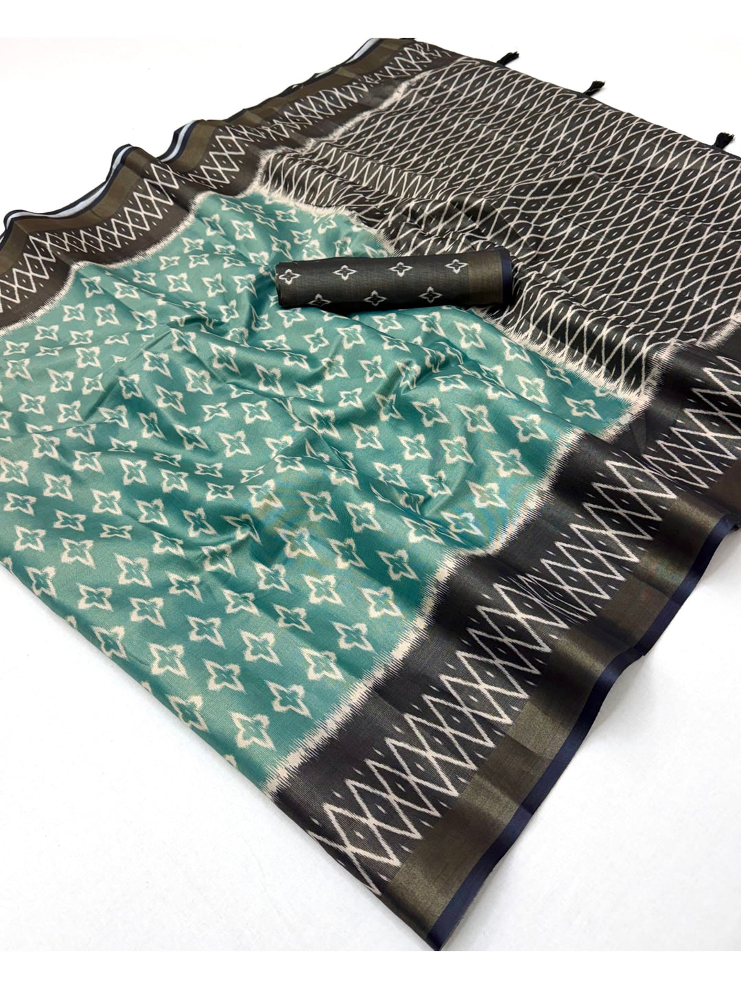 Peachmode Turquoise Digital Printed Silk Blend Saree - Image 2