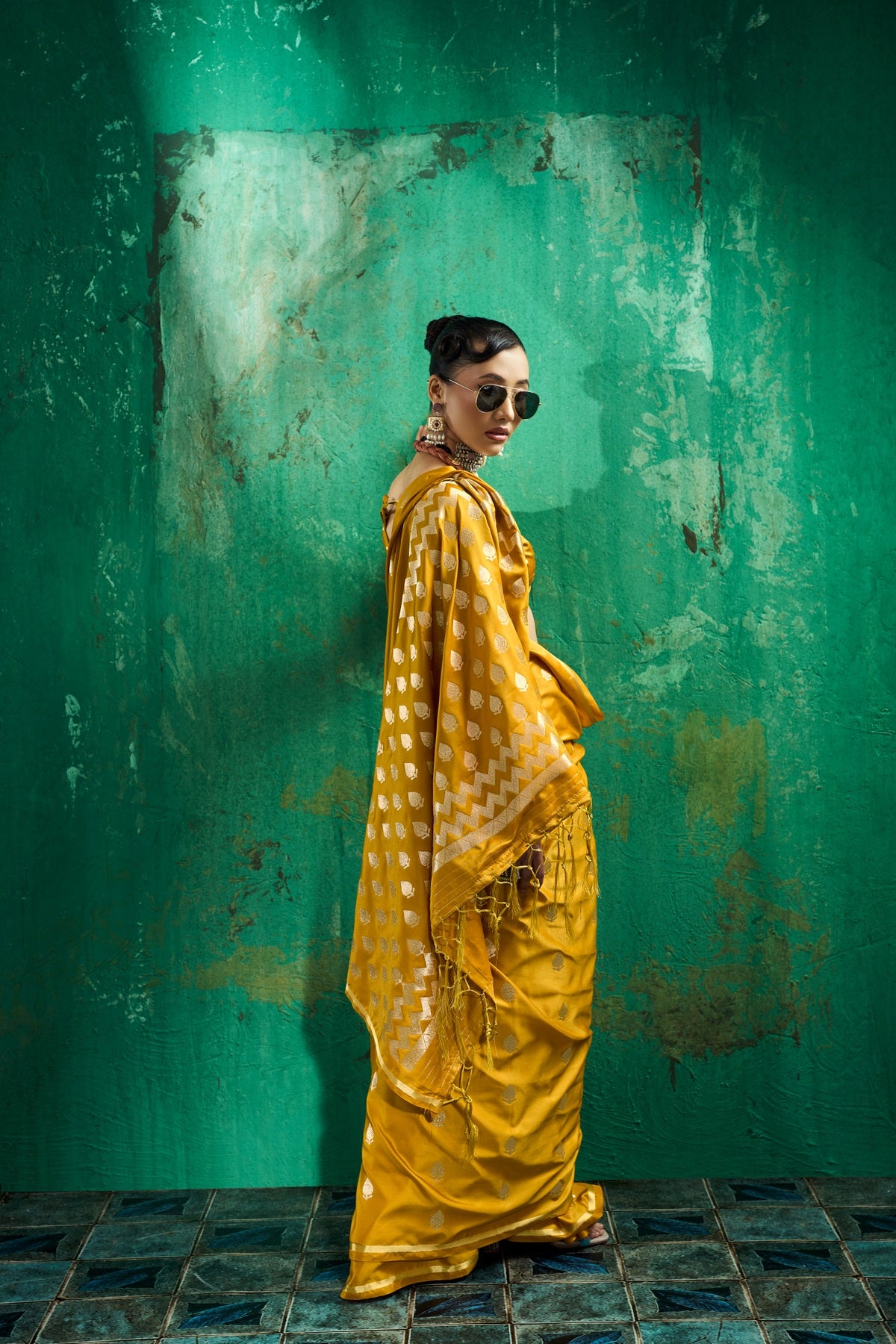 Peachmode Mustard Satin Handloom Woven Saree - Image 2