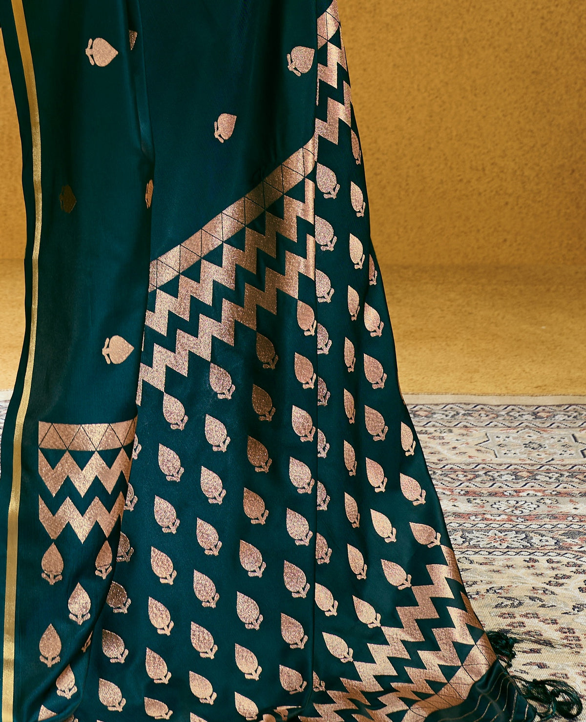 Peachmode Green Satin Handloom Woven Saree - Image 5
