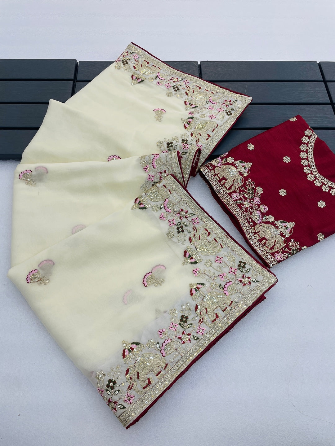 Peachmode Offwhite Embroidered Georgette Silk Saree - Image 4