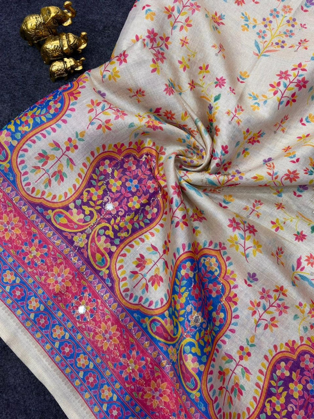 Peachmode Cream Paisley Printed Erod Silk Saree With Mirror Work - Image 3