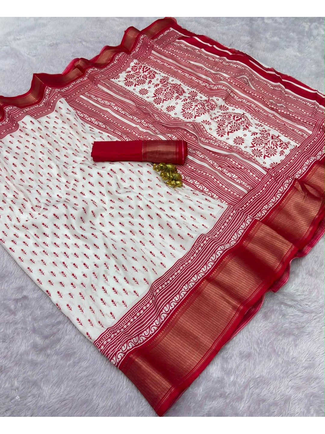 Peachmode White Buti Printed Dola Silk Saree With Red Zari Border - Image 4