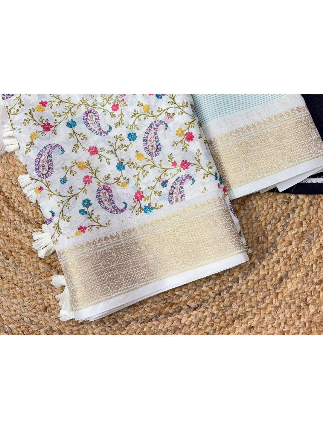 Peachmode Offwhite Dola Silk Position Digital Print Saree - Image 4
