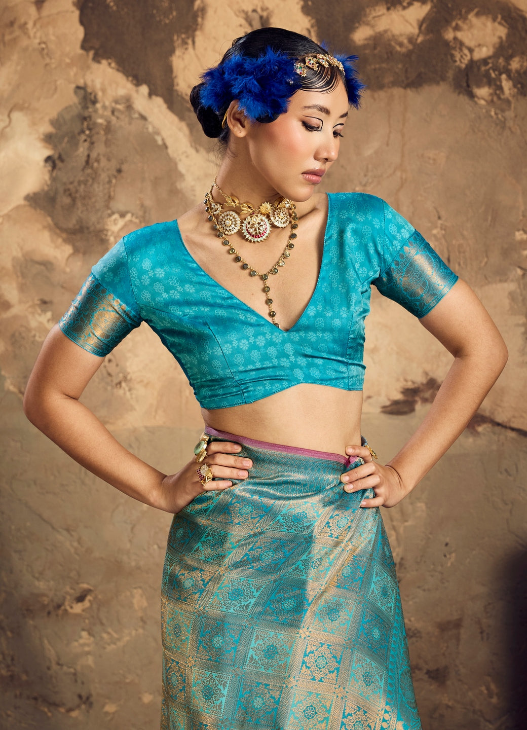 Peachmode Turquoise Handloom Silk Woven Saree - Image 3