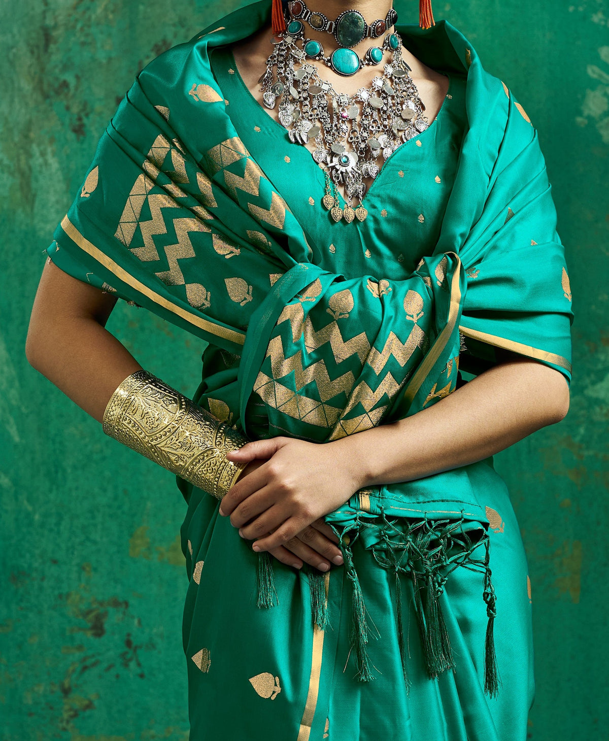 Peachmode Green Satin Handloom Woven Saree - Image 4