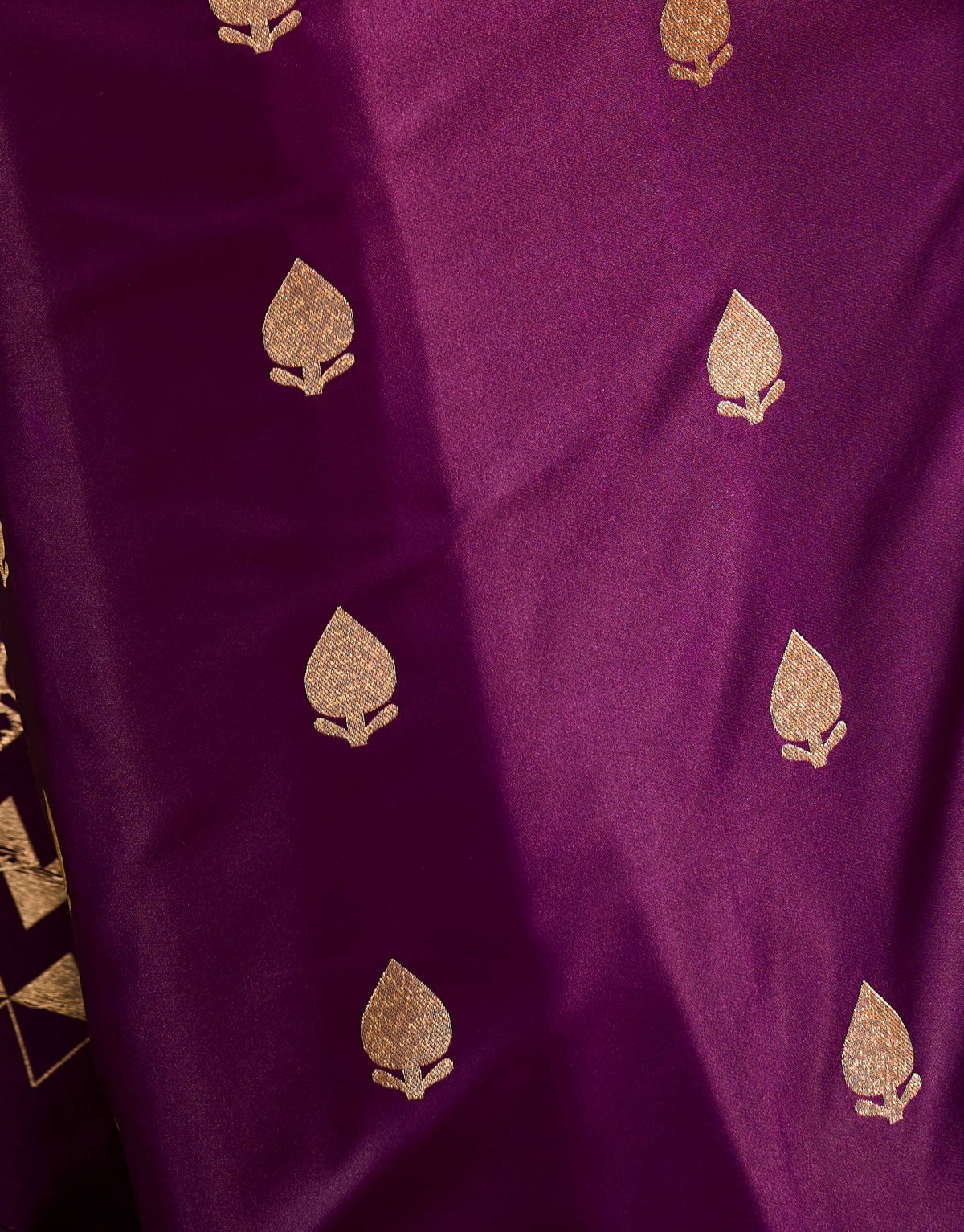 Peachmode Magenta Satin Handloom Woven Saree - Image 5
