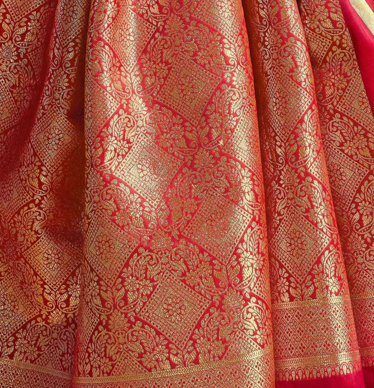 Peachmode Red Satin Handloom Woven Saree - Image 4