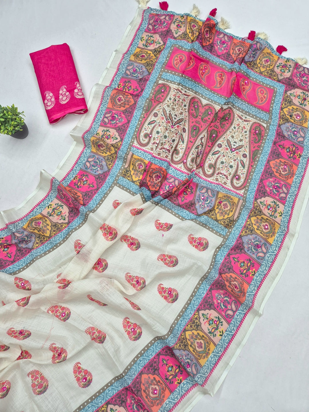 Peachmode Pink Paisley Printed Linen Saree With Mirror Work - Image 5