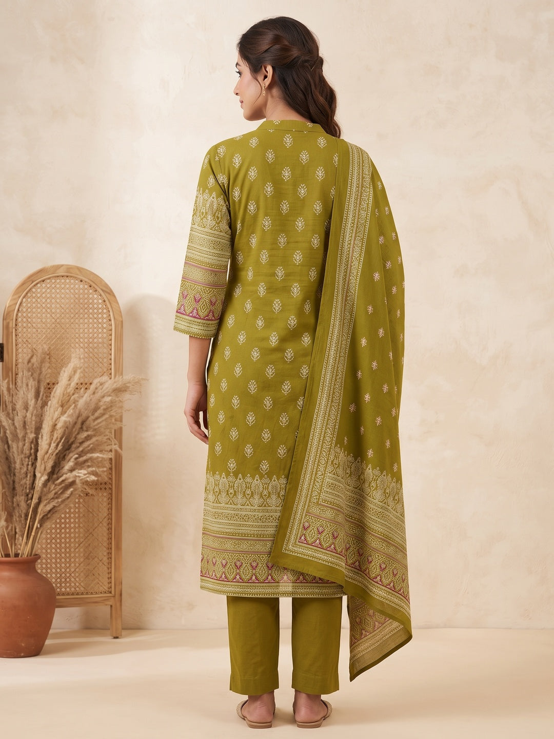 Graceful Green Floral Pure Cotton Straight Fit Salwar Suit for Effortless Ethnic Style - Image 4