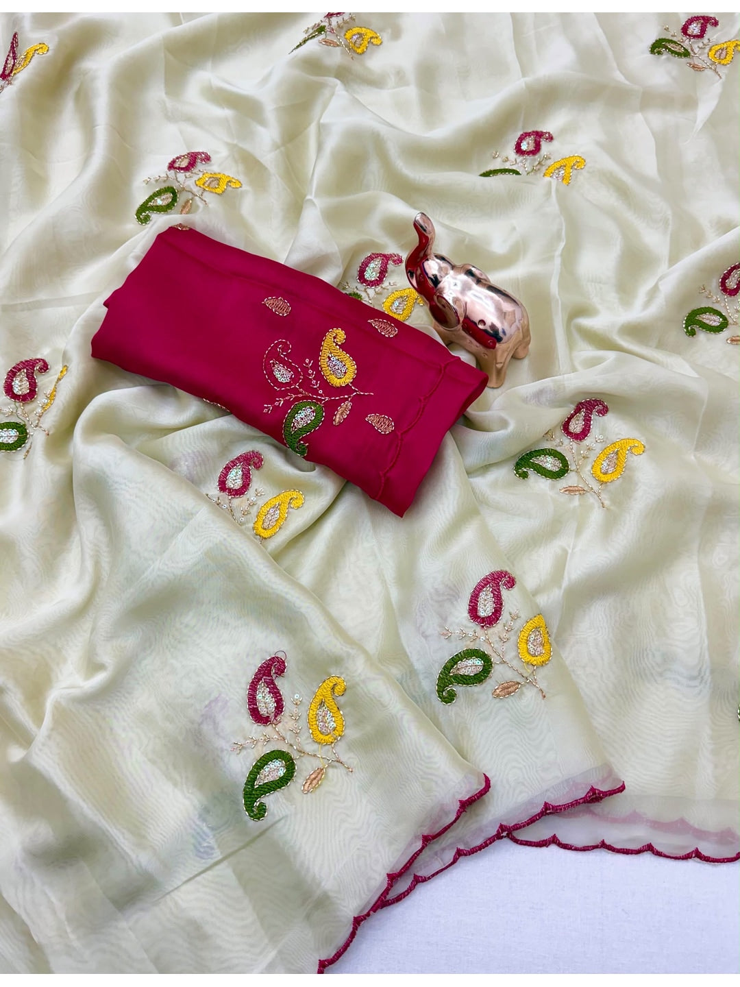 Peachmode Cream Viscose Rangoli Saree With Sequin Embroidery - Image 3