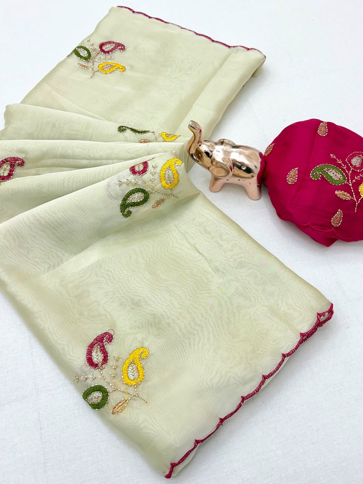 Peachmode Cream Viscose Rangoli Saree With Sequin Embroidery - Image 5