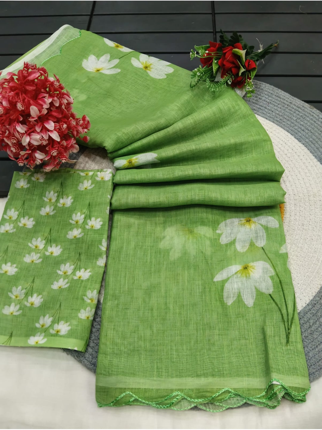 Peachmode Green Printed Linen Saree With Cutwork Border - Image 4