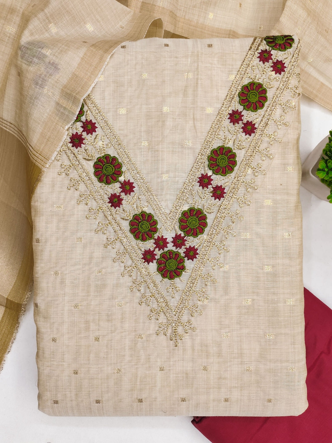 Peachmode Magenta Jamdani Cotton Unstitched Dress Material With V-Neck Floral Embroidery - Image 3