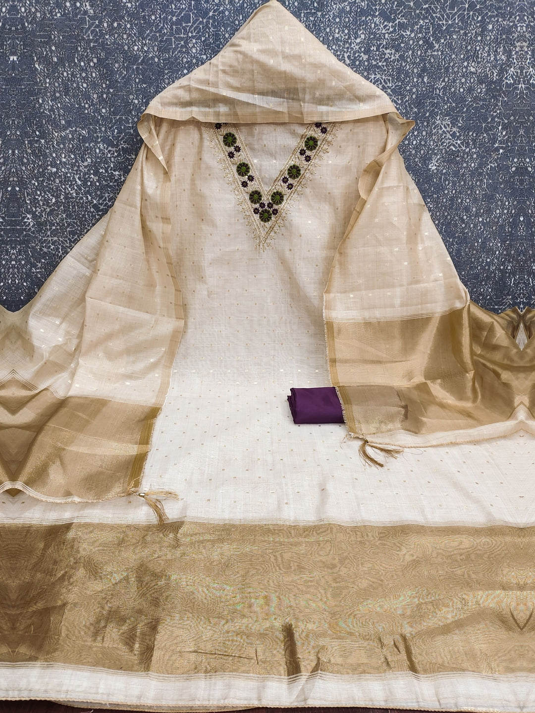 Peachmode Purple Jamdani Cotton Unstitched Dress Material With V-Neck Floral Embroidery - Image 4