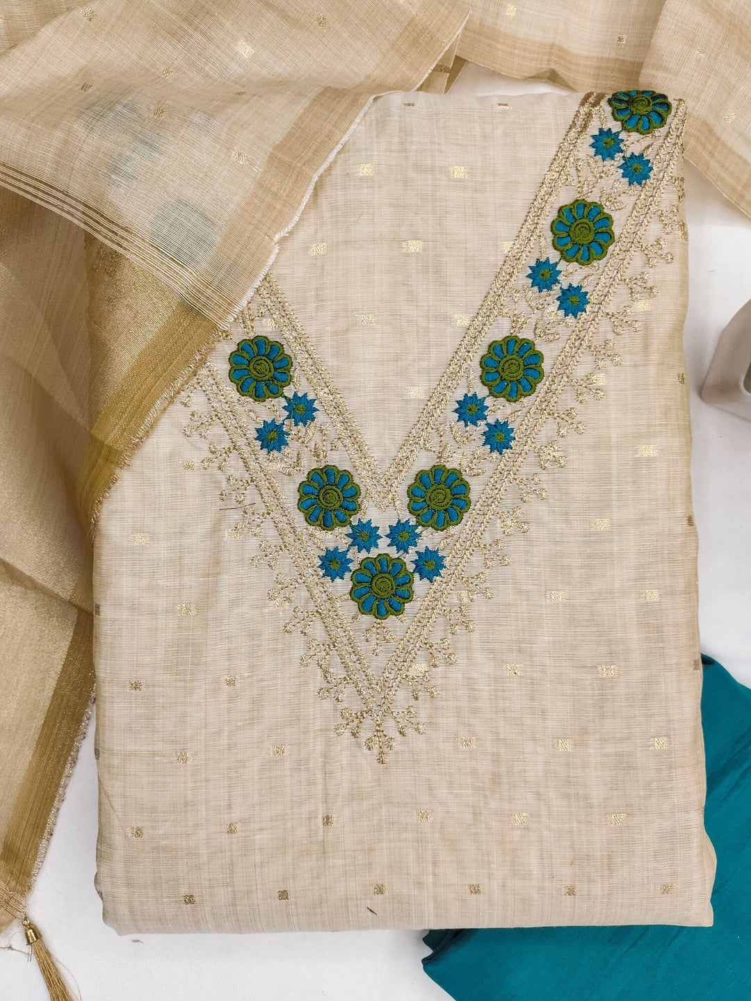 Peachmode Turquoise Jamdani Cotton Unstitched Dress Material With V-Neck Floral Embroidery - Image 3